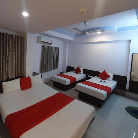 Hotel Royal Night Ahmedabad Eksteriør billede