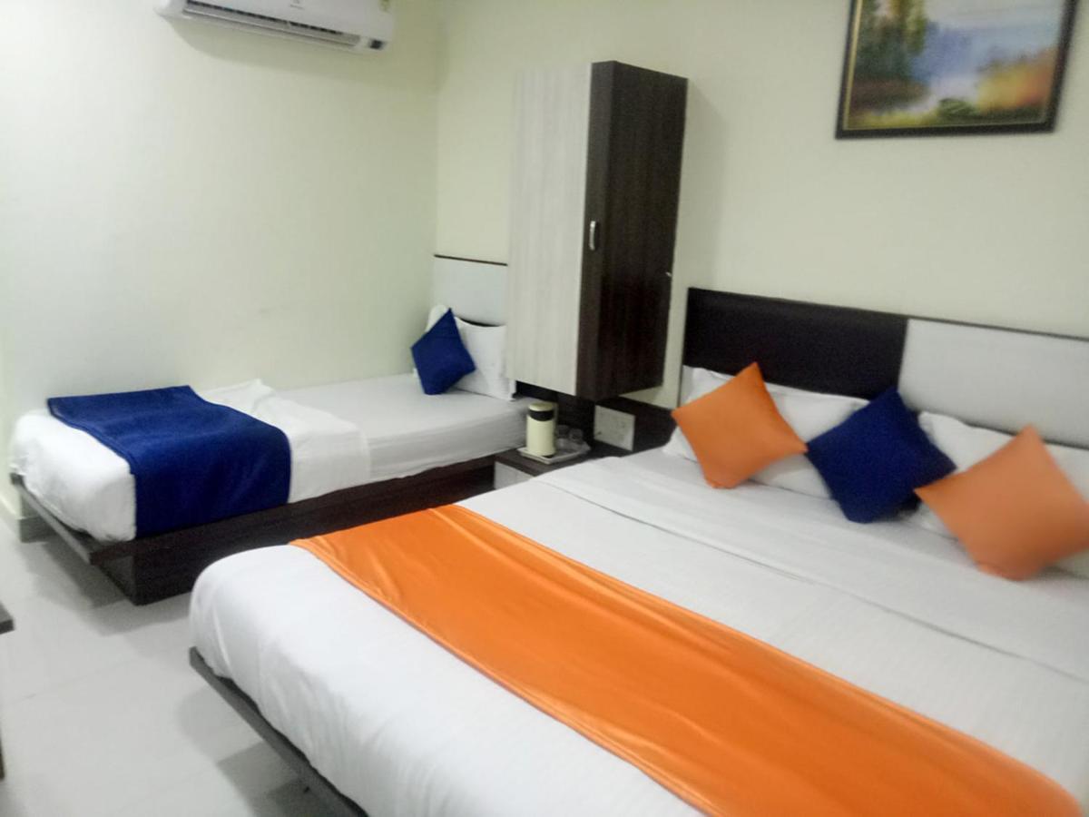Hotel Royal Night Ahmedabad Eksteriør billede