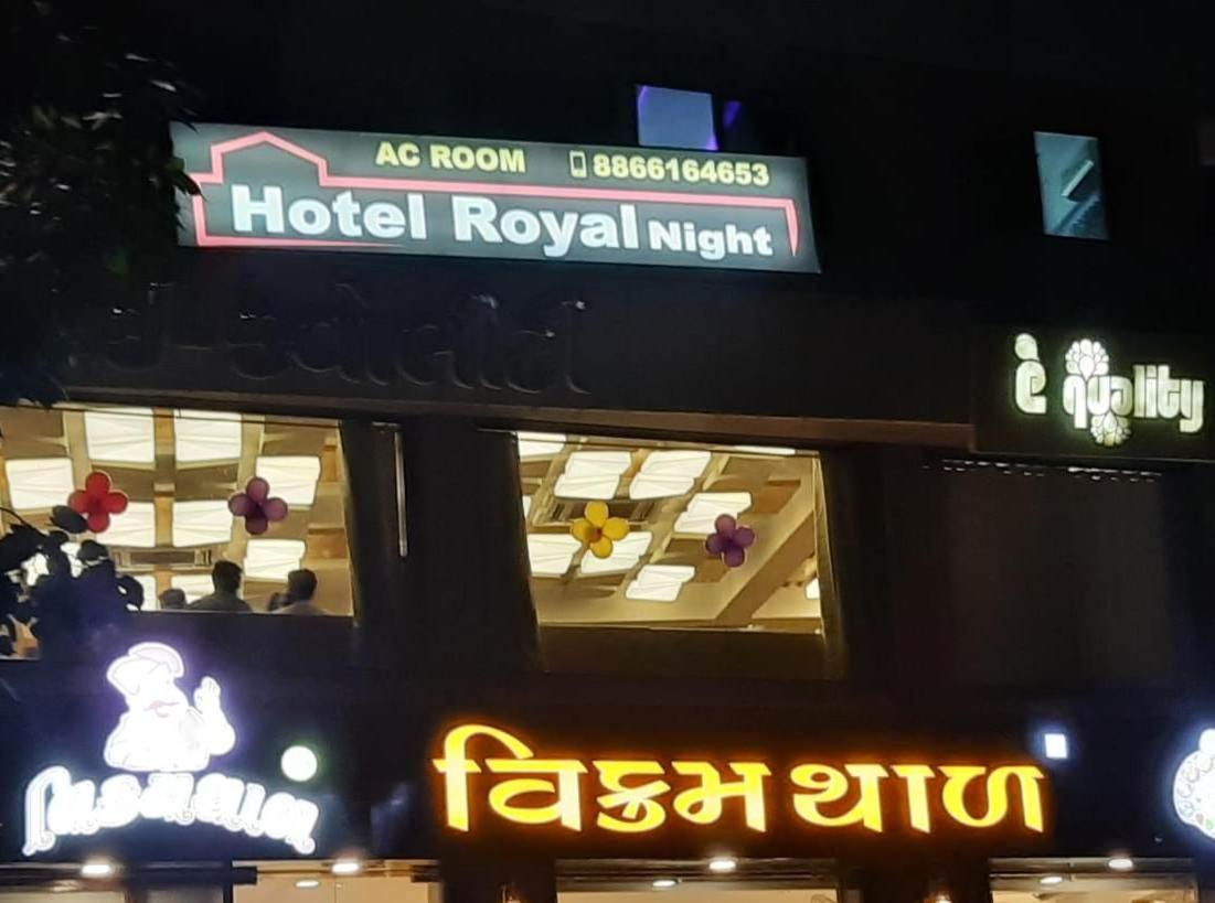 Hotel Royal Night Ahmedabad Eksteriør billede