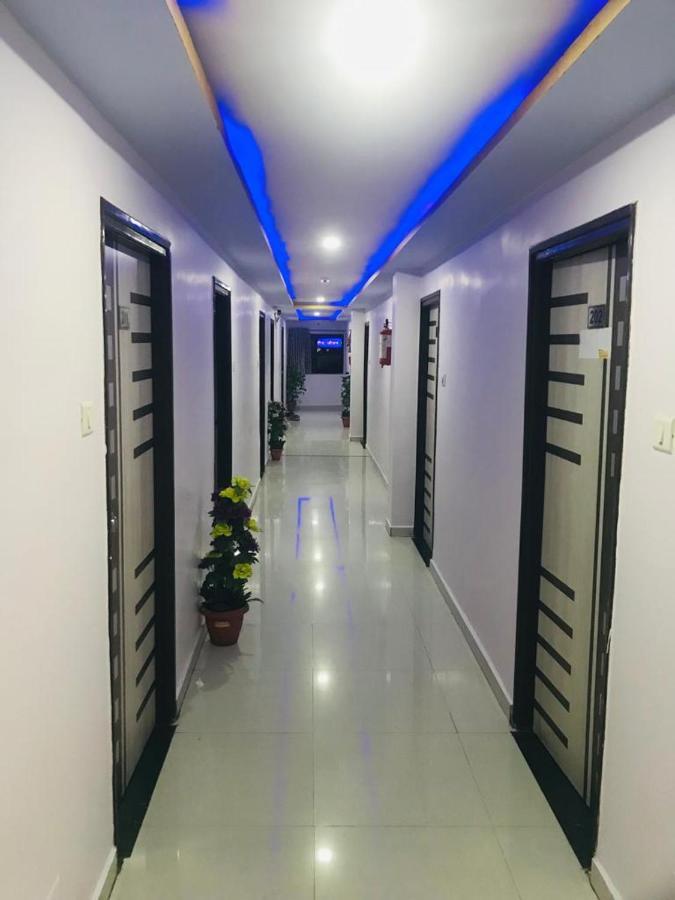Hotel Royal Night Ahmedabad Eksteriør billede