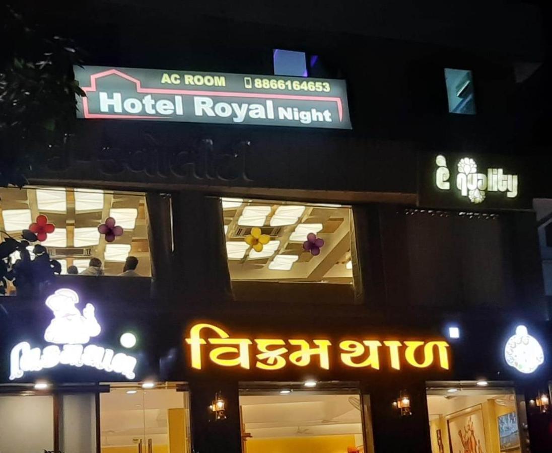 Hotel Royal Night Ahmedabad Eksteriør billede