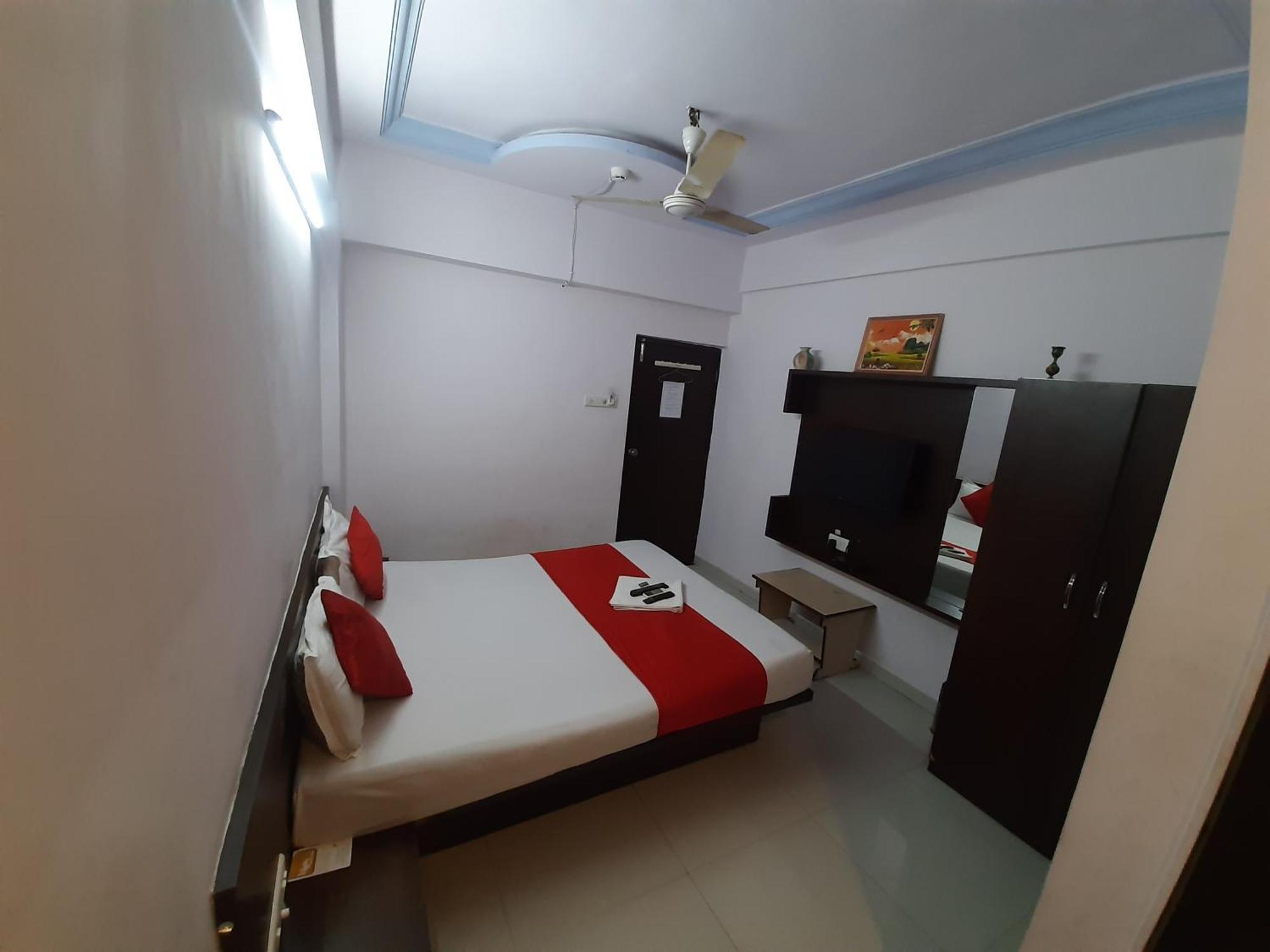 Hotel Royal Night Ahmedabad Eksteriør billede