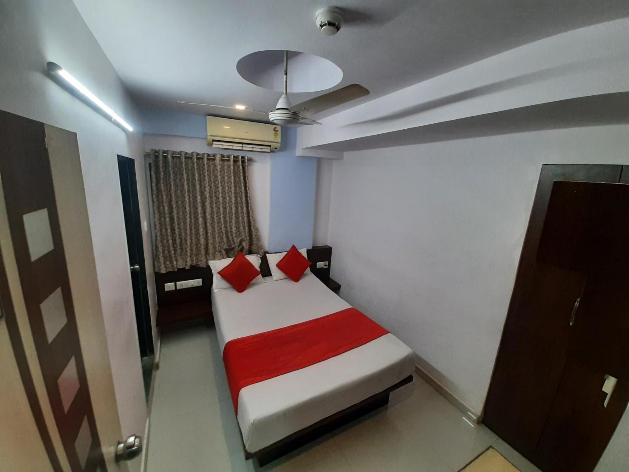 Hotel Royal Night Ahmedabad Eksteriør billede