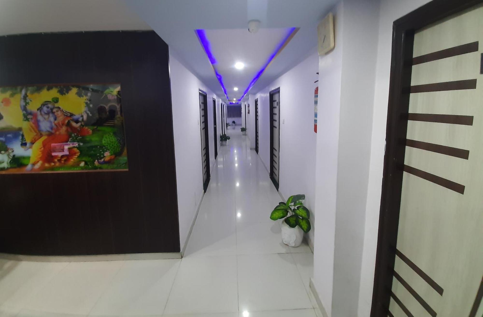 Hotel Royal Night Ahmedabad Eksteriør billede