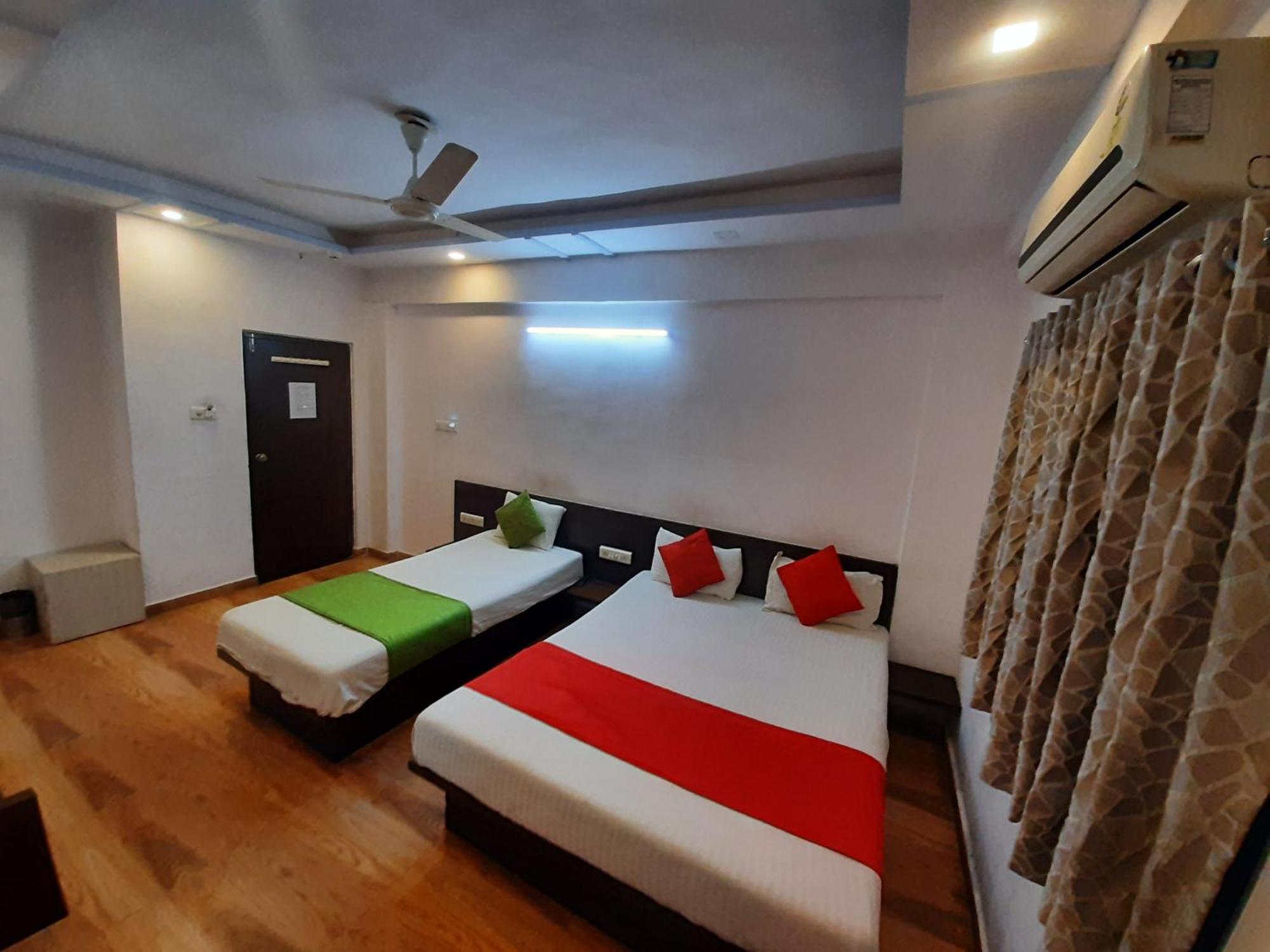 Hotel Royal Night Ahmedabad Eksteriør billede