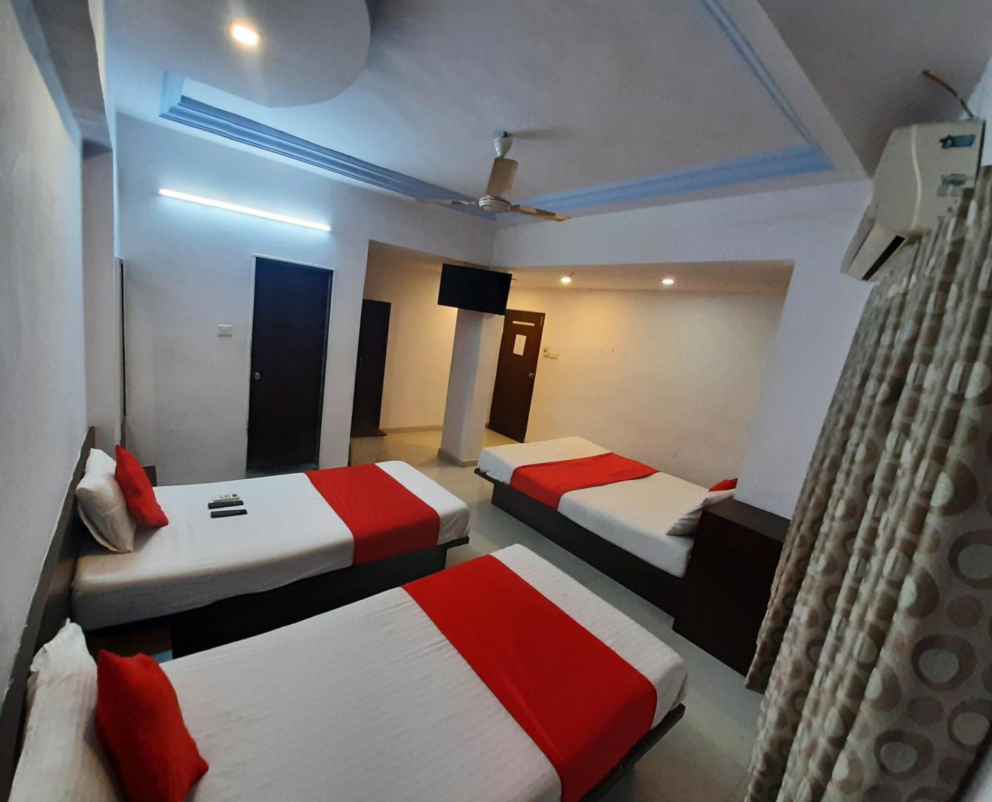 Hotel Royal Night Ahmedabad Eksteriør billede