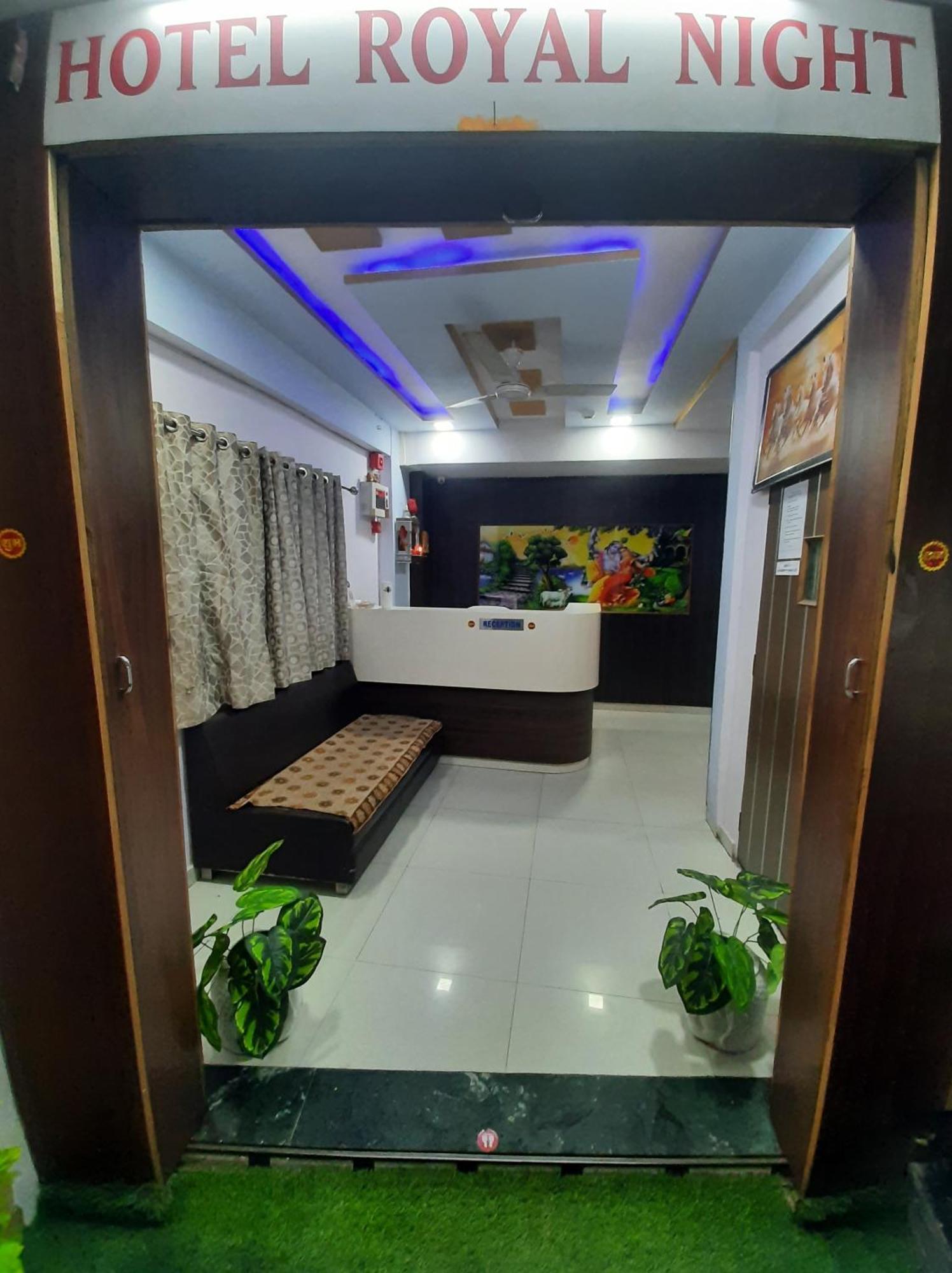 Hotel Royal Night Ahmedabad Eksteriør billede