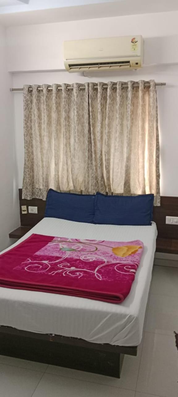 Hotel Royal Night Ahmedabad Eksteriør billede
