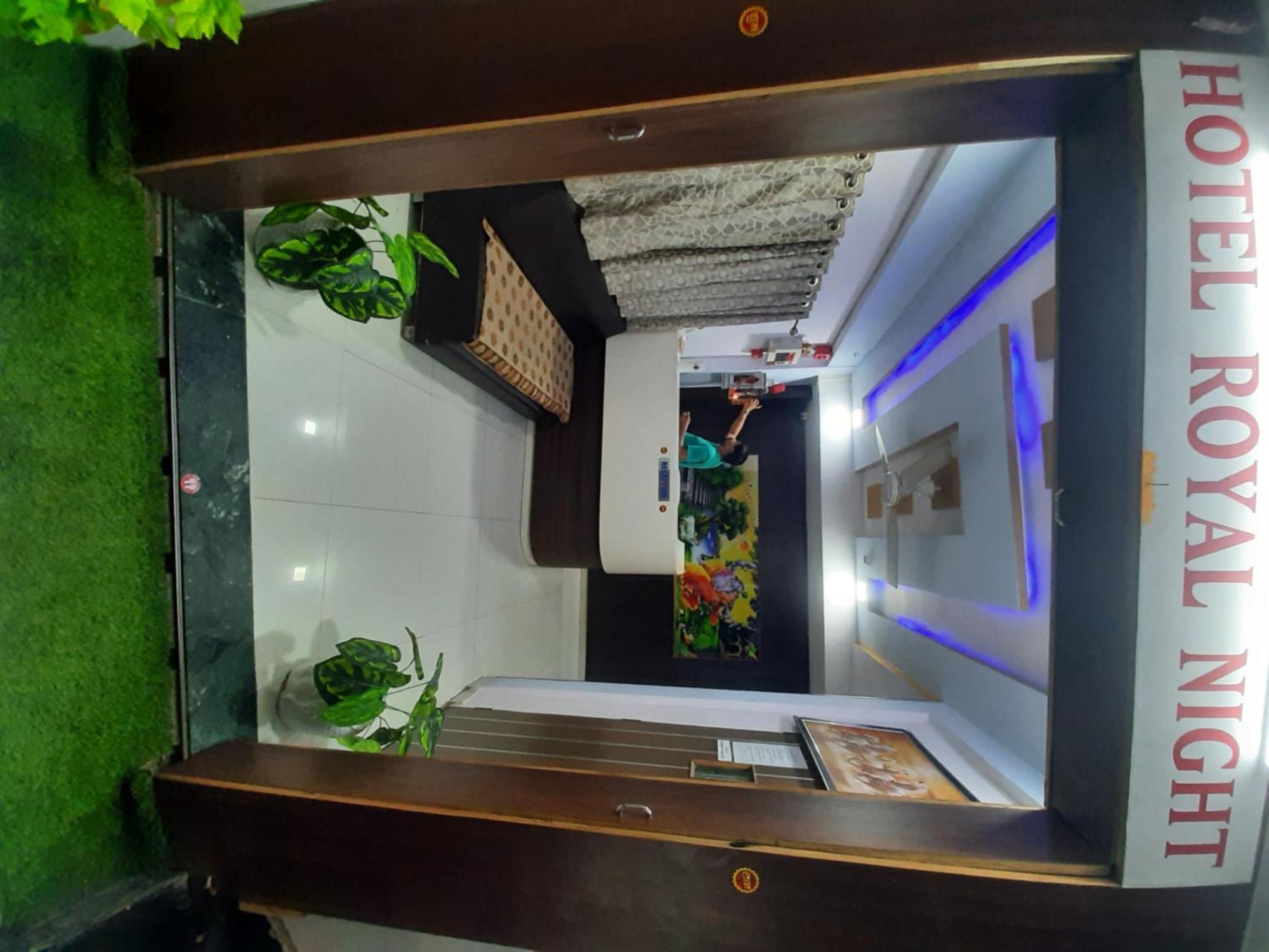 Hotel Royal Night Ahmedabad Eksteriør billede